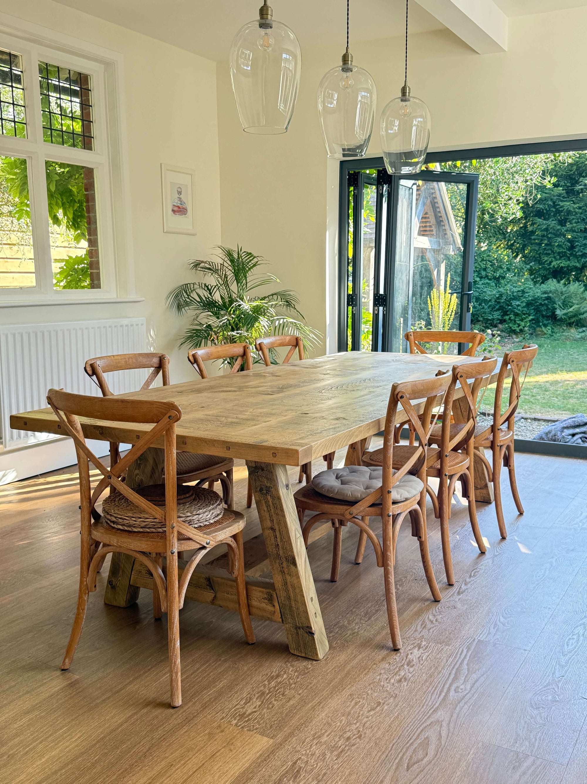 A table arrives in Winchester