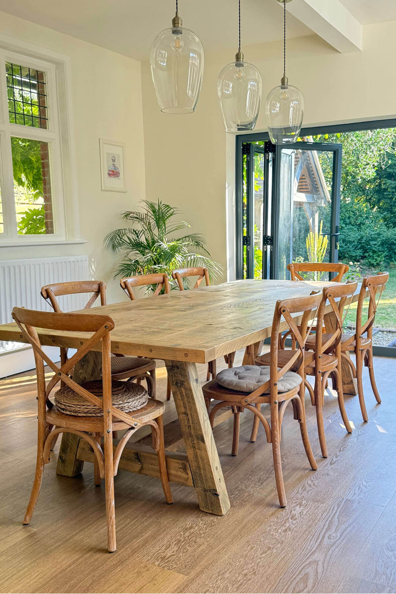 A table arrives in Winchester